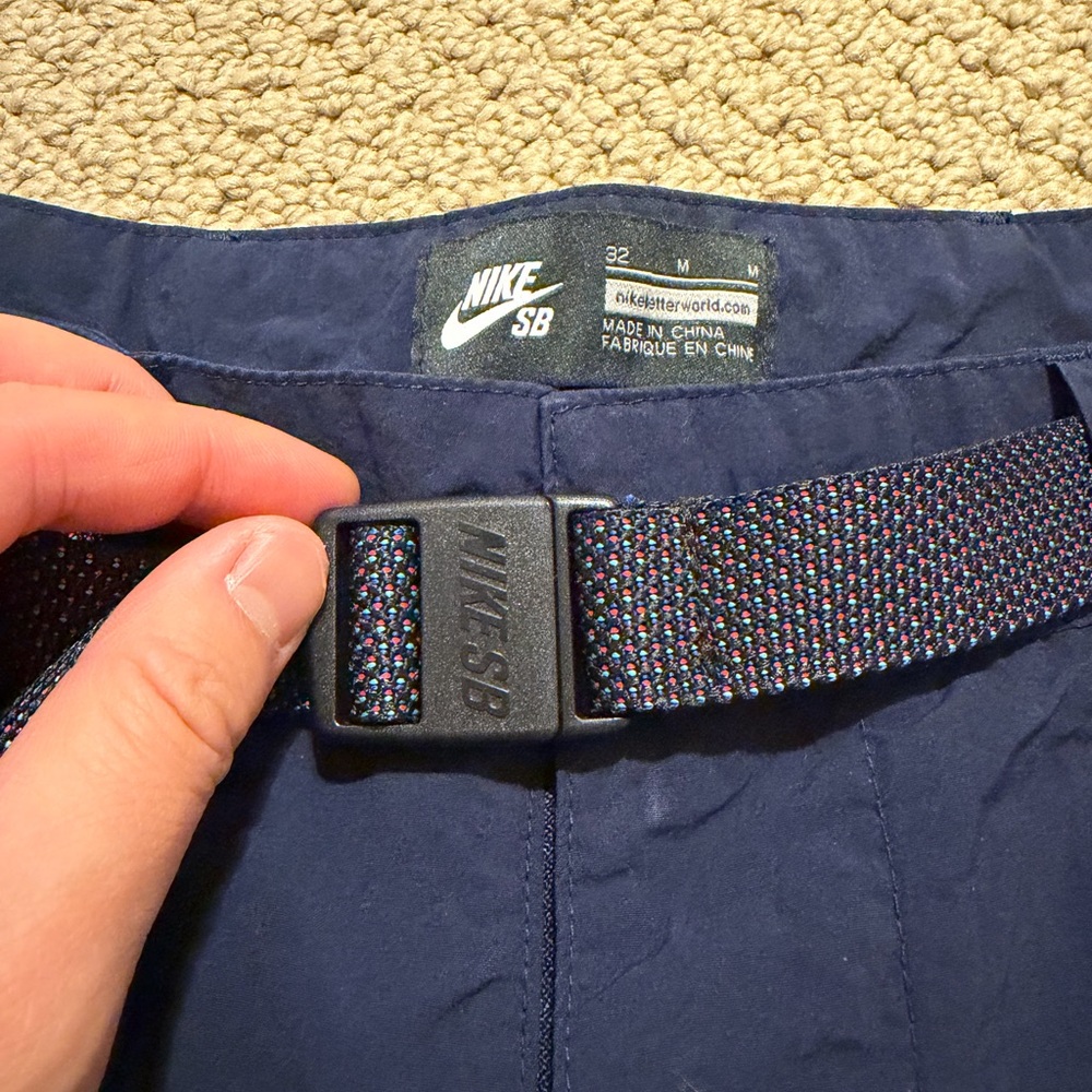 Nike SB Zipper Button Buckle Belt Enclosure Chino Shorts (Men’s 32 - Medium) - Picture 2 of 6